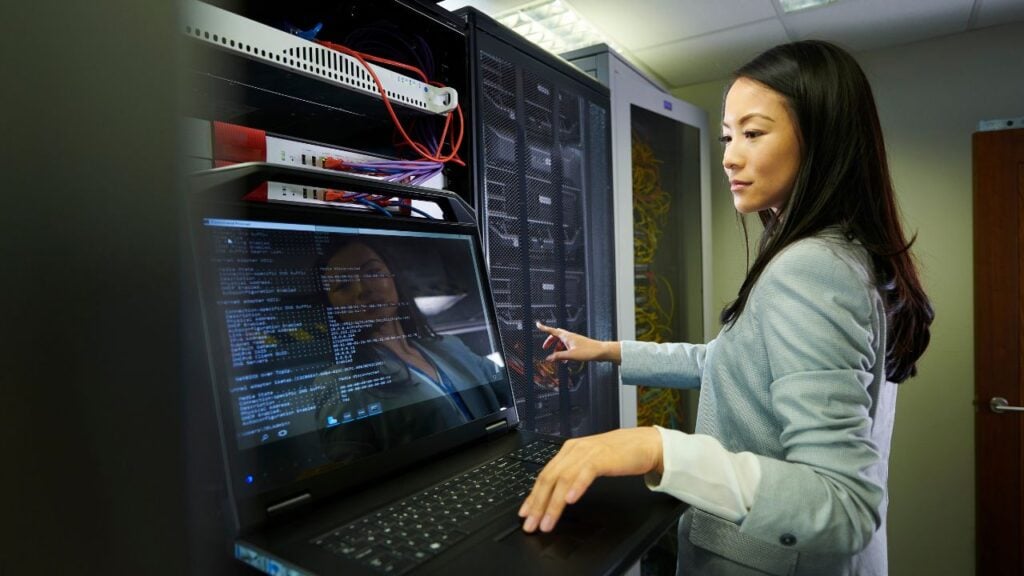 IT merger challenges and how to prevent them technical IT worker operating business tech